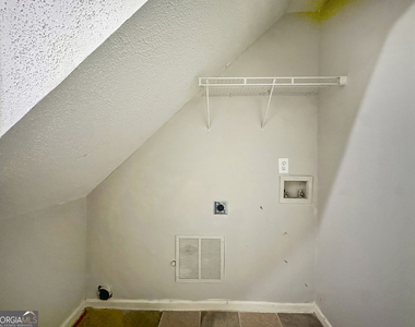 1017 Maris Lane - Photo Thumbnail 9