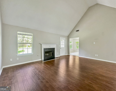 1017 Maris Lane - Photo Thumbnail 2