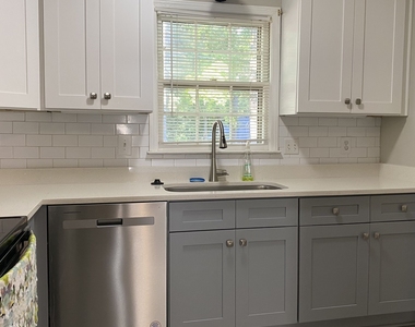591 Wedgewood Drive - Photo Thumbnail 15