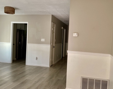 591 Wedgewood Drive - Photo Thumbnail 11