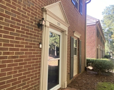 591 Wedgewood Drive - Photo Thumbnail 6