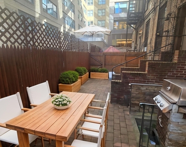 245 East 62nd Street - Photo Thumbnail 1