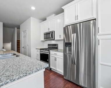 1012 Station Rd - Photo Thumbnail 4