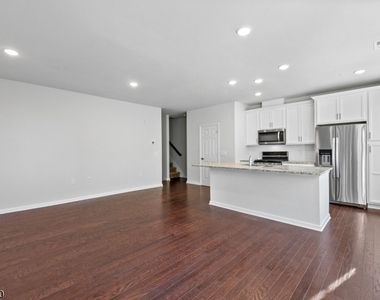 1012 Station Rd - Photo Thumbnail 3