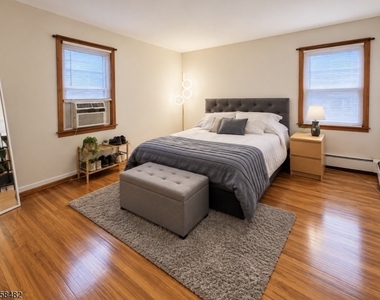 556 Cleveland Ave - Photo Thumbnail 4