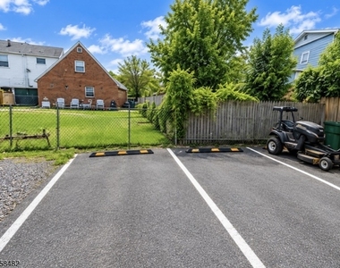 556 Cleveland Ave - Photo Thumbnail 6