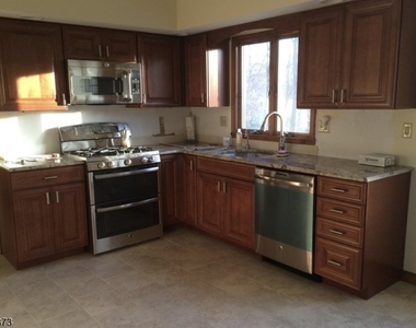 10 Lauren Ct - Photo Thumbnail 11