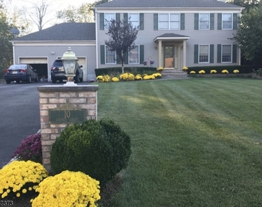 10 Lauren Ct - Photo Thumbnail 2