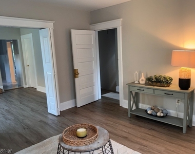 27 Somerset St - Photo Thumbnail 2