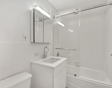  East 31st Street - Photo Thumbnail 4