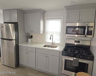 247 Sherman Avenue - Photo Thumbnail 5