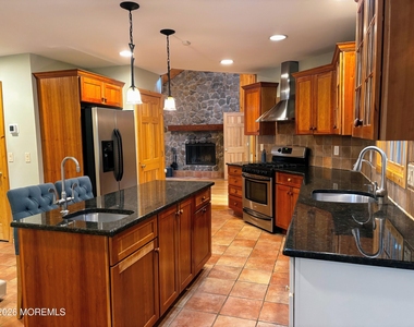 327 Deerfoot Lane - Photo Thumbnail 7