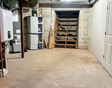 327 Deerfoot Lane - Photo Thumbnail 14