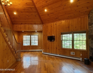 327 Deerfoot Lane - Photo Thumbnail 3