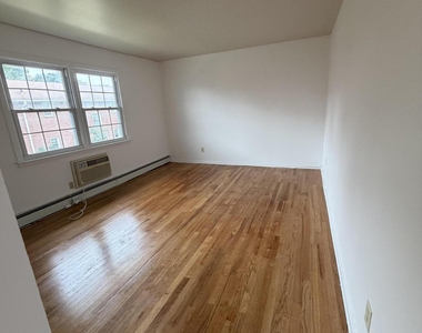 364 Westwood Avenue - Photo Thumbnail 5