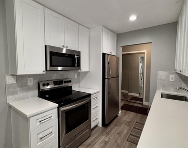 119 Amberly Drive - Photo Thumbnail 5
