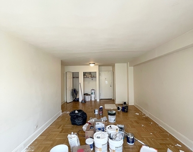 East 79th Street - Photo Thumbnail 3