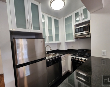 West 16 Street - Photo Thumbnail 2