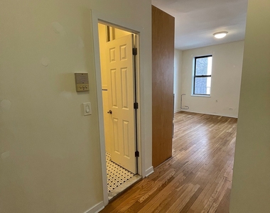 East 89 Street - Photo Thumbnail 9