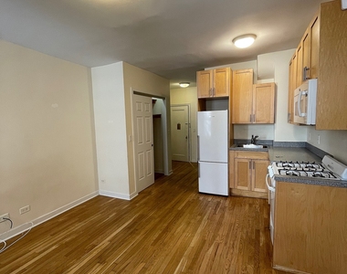 East 89 Street - Photo Thumbnail 3