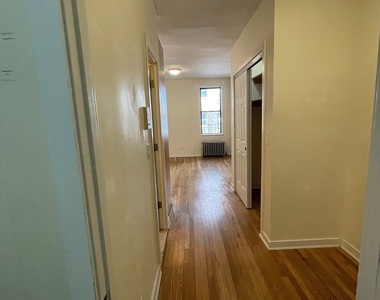 East 89 Street - Photo Thumbnail 7