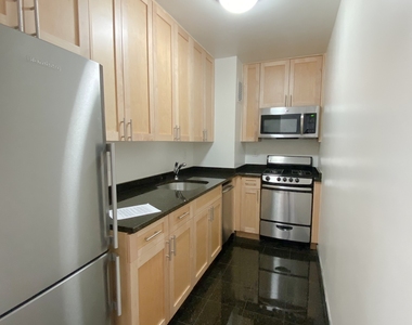 East 49 Street - Photo Thumbnail 2