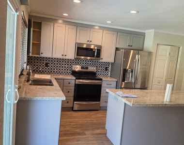 514 E Morrow Drive - Photo Thumbnail 2