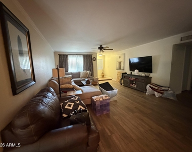 514 E Morrow Drive - Photo Thumbnail 1