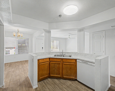 1331 W Baseline Road - Photo Thumbnail 10