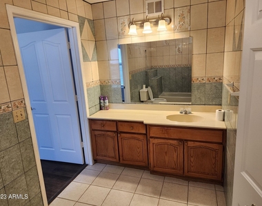 802 N Alzora Way - Photo Thumbnail 10