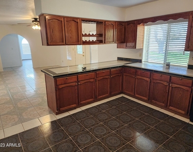 802 N Alzora Way - Photo Thumbnail 13