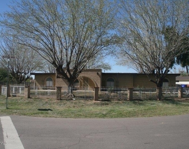 802 N Alzora Way - Photo Thumbnail 4