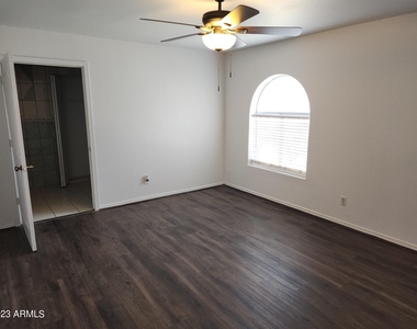 802 N Alzora Way - Photo Thumbnail 27