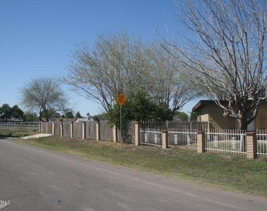 802 N Alzora Way - Photo Thumbnail 7