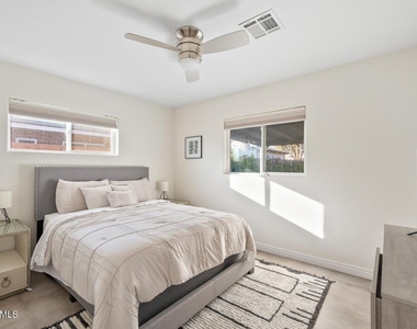 1716 W Berridge Lane - Photo Thumbnail 8