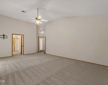 3001 E Redfield Road - Photo Thumbnail 12