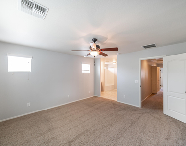 4060 E Vest Avenue - Photo Thumbnail 12