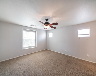 4060 E Vest Avenue - Photo Thumbnail 11