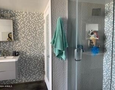 207 W Clarendon Avenue - Photo Thumbnail 18