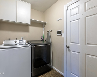 8249 E Redwing Road - Photo Thumbnail 28