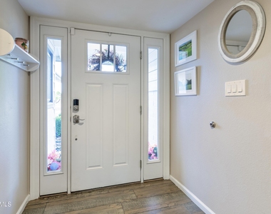8249 E Redwing Road - Photo Thumbnail 2