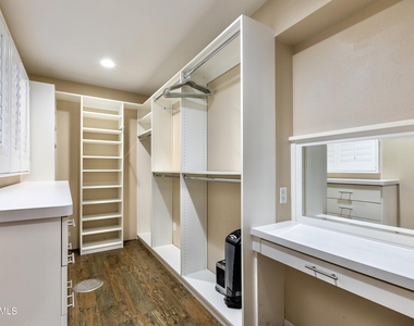 8249 E Redwing Road - Photo Thumbnail 26