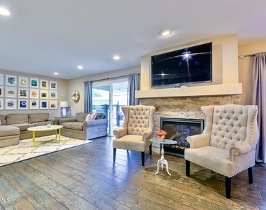 8249 E Redwing Road - Photo Thumbnail 4