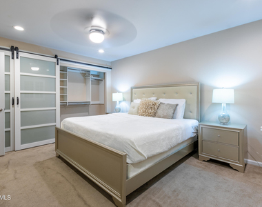 8249 E Redwing Road - Photo Thumbnail 14