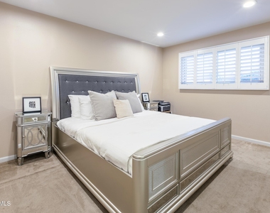 8249 E Redwing Road - Photo Thumbnail 23