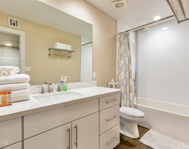8249 E Redwing Road - Photo Thumbnail 18