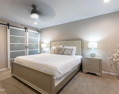8249 E Redwing Road - Photo Thumbnail 20