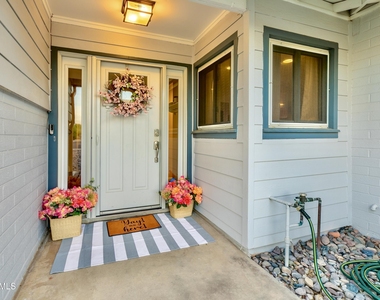 8249 E Redwing Road - Photo Thumbnail 3