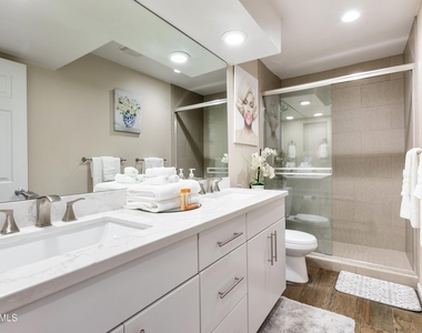 8249 E Redwing Road - Photo Thumbnail 19