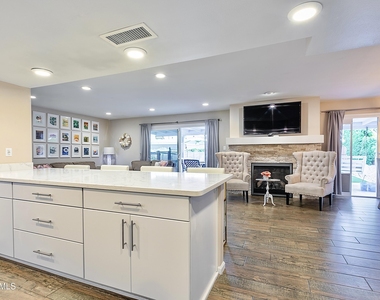 8249 E Redwing Road - Photo Thumbnail 8